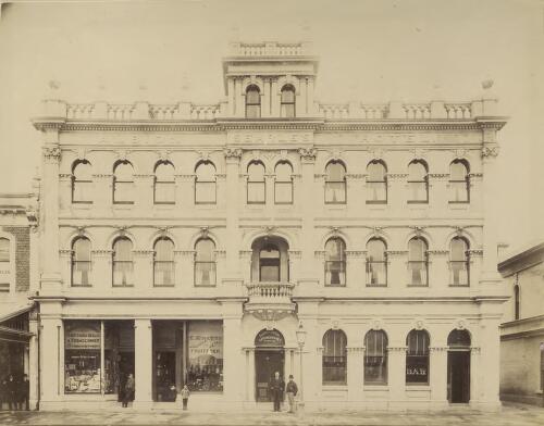 Albion Hotel, Invercargill, New Zealand, January, 1895 [picture]/ Burton Bros
