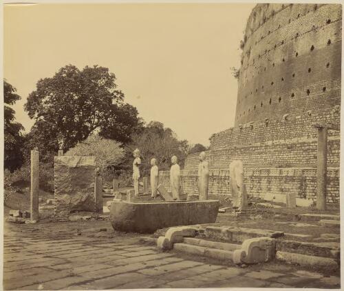 Ruvanväli Mahâsâya or Ratnamâli Mahâ̂thûpa built by King Dutugamunu (161-137 BC), with statues of the Buddha and of a king or a Bodhisattva in front, Anurdhapura, Sri Lanka, ca. 1895 [picture]