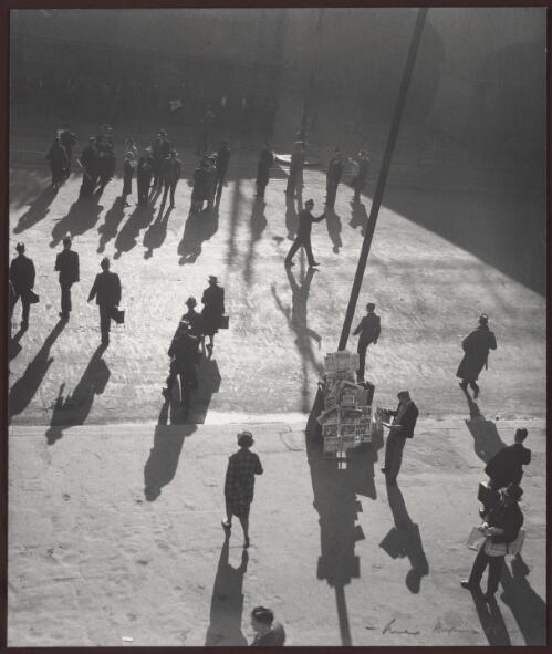 Street at Central Station, 1938 [picture] / Max Dupain