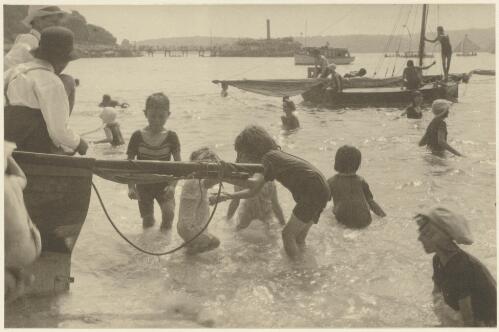 Young Australians, Sydney Harbour, 1919 [picture] / Cazneaux