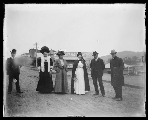 Mrs Spiller, Maude Delicia Robinson and Matron Young collecting for the Red Cross, Sheridan Street, Gundagai, New South Wales, 1 [picture] / Charles Gabriel
