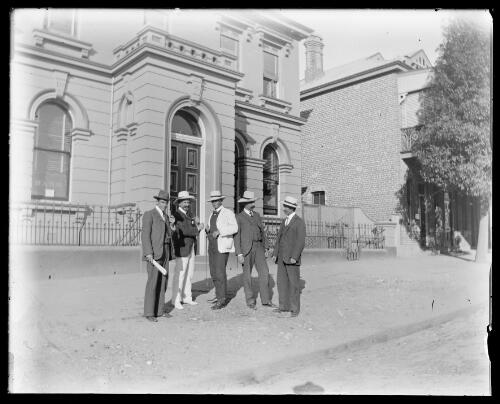 David Bruce (2nd from left), Wallace Robinson (3rd from left) outside the Commercial Bank [picture] / Charles Gabriel