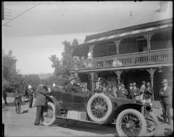 Premier Holman in a car outside the Royal Hotel, Gundagai, New South ...