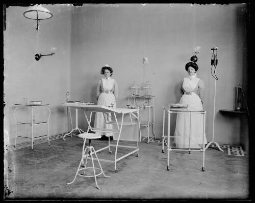 Operating theatre in the new hospital, Gundagai, New South Wales, 3 [picture] / Charles Gabriel