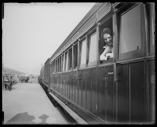 Passenger looking out through the railway carrige window, Gundagai station, Gundagai, New South Wales [picture] / Charles Gabriel