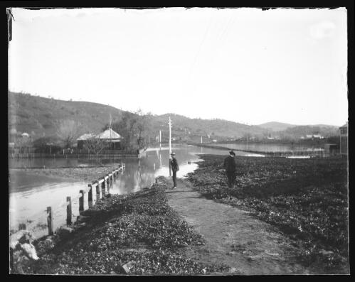 Flood water on Sheridan Street, Gundagai, New South Wales, 1900 [picture] / Charles Gabriel