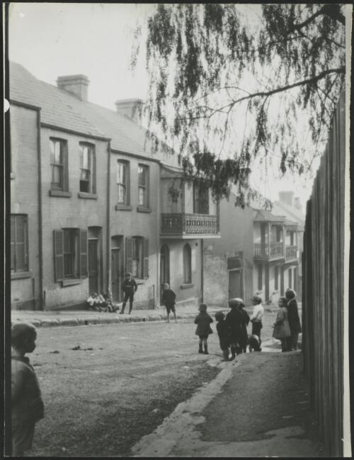 Old streets, East Sydney [picture] / [Harold Cazneaux]