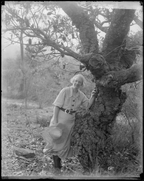 Margaret Preston at her home, Berowra [picture] / Harold Cazneaux