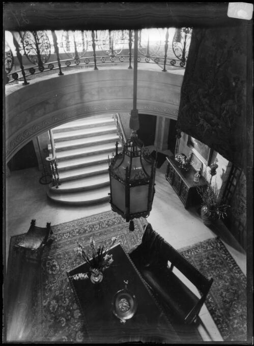 Boomerang, home of Mr. F. Albert, Elizabeth Bay, entrance hall from top of stairs, 1928 [picture] / Harold Cazneaux