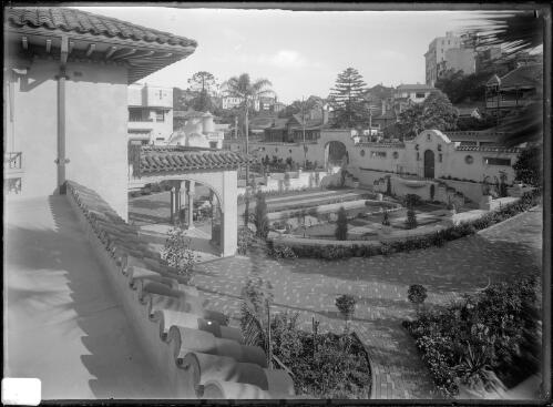Boomerang, home of Mr. F. Albert, Elizabeth Bay, front garden from first floor terrace, 1928 [picture] / Harold Cazneaux
