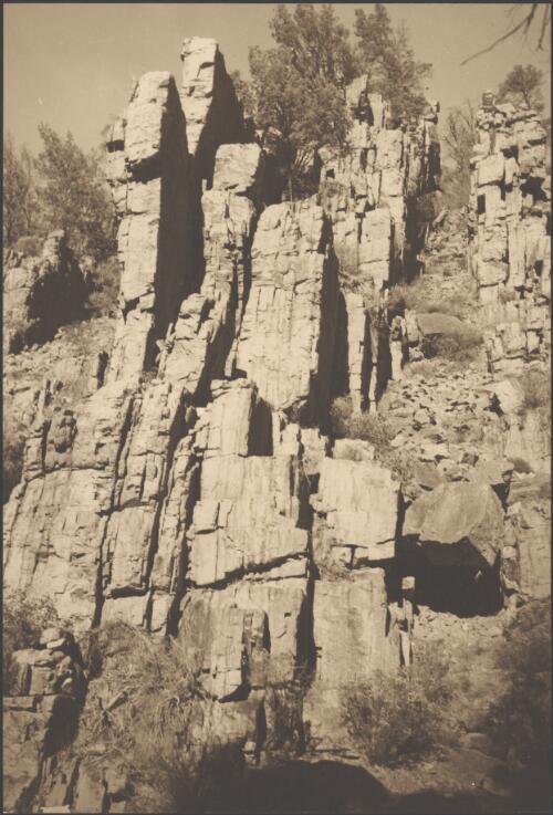 Rock face, Flinders Ranges, South Australia, 1937 / Harold Cazneaux