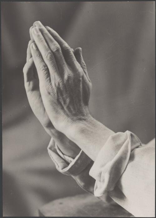 Norman Lindsay's hands / Harold Cazneaux