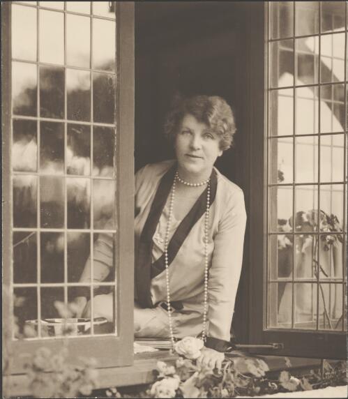 Ethel Curlewis at her home, Avenel, Mosman, New South Wales, 1928 / H. Cazneaux