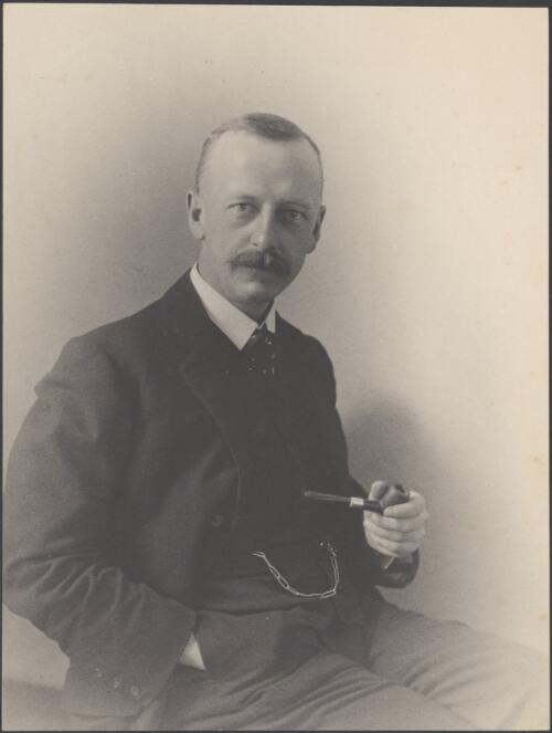 James Stenning, founding member of the Sydney camera circle, 1916 / H. Cazneaux