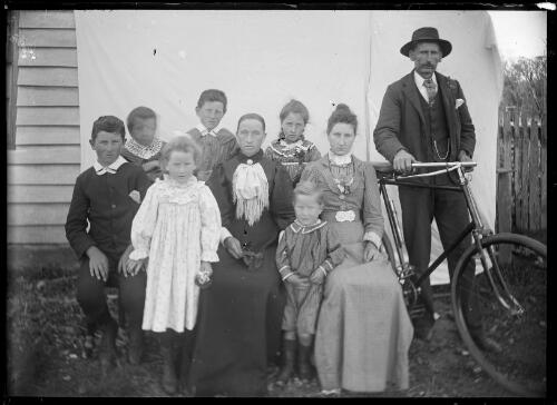 [Paddy Byrnes and family of Cobargo] [picture] / [William Henry Corkhill]