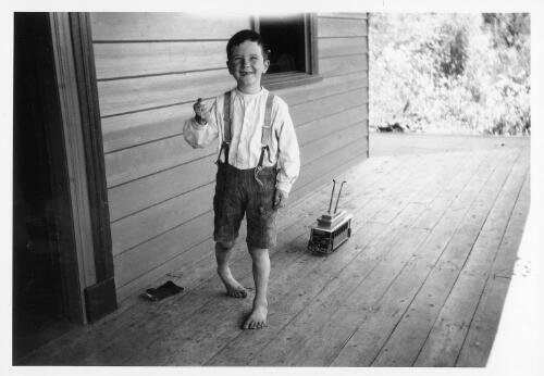 George Edward Strangman, aged six years, Tumut, December 1916 [picture] / R.C. Strangman