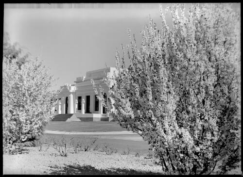 [Parliament House viewed diagonally from edge of Parkes Place and King George Terrace, Canberra, 1] [picture] / R.C. Strangman