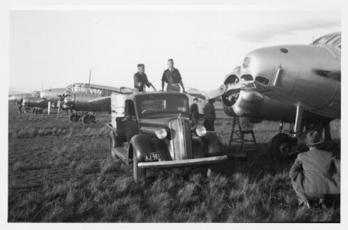 [Airplane refueling, Canberra, early 1940s, 2] [picture] / R.C. Strangman