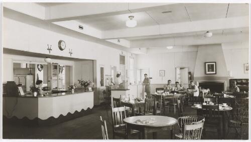 Diners and staff in the Lady Gowrie Services Club dining room, Manuka, Canberra, 1941? [picture] / R.C. Strangman