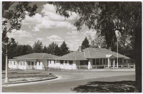The Lady Gowrie Services Club, Manuka, Canberra, 1941? [picture] / R.C. Strangman