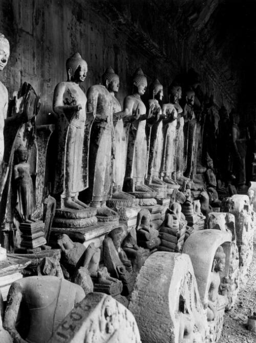 [Angkor Wat, Buddhas] [picture] / Yves Coffin