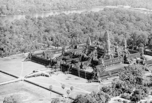 [Angkor Wat, aerial view from the south-west] [picture] / Yves Coffin