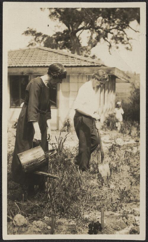 Marion Mahony Griffin and Walter Burley Griffin gardening in the backyard of "Pholiota", Heidelberg, Victoria, 1918 [picture]