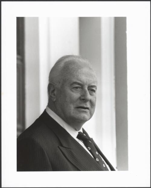 Gough Whitlam at Fred Daly's Political Sites Tour, 1992 [picture] / Reg Alder