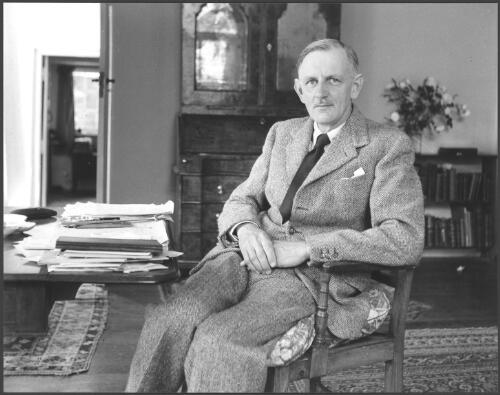 [Portrait of Martin Boyd seated at his desk in his home "Plumstead" near Cambridge, England, 1947, 8] [picture] / Lettice Ramsey