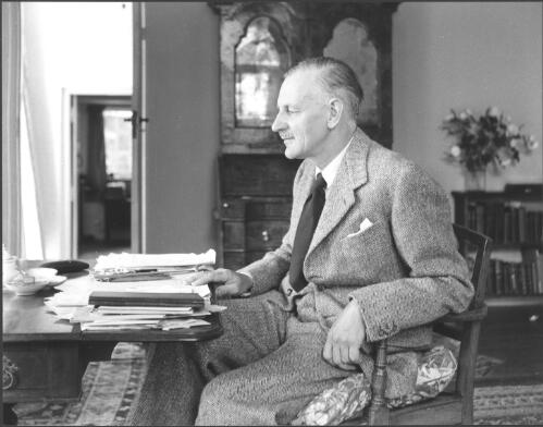 [Portrait of Martin Boyd seated at his desk in his home "Plumstead" near Cambridge, England, 1947, 9] [picture] / Lettice Ramsey