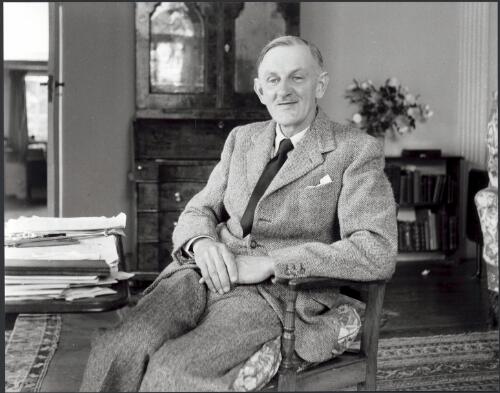 [Portrait of Martin Boyd seated at his desk in his home "Plumstead" near Cambridge, England, 1947, 10] [picture] / Lettice Ramsey