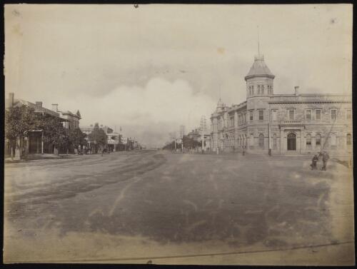 Album of photographs of views in Australia, Ceylon and Scotland [picture]