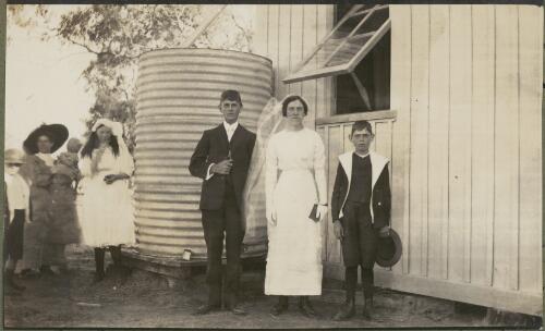 Some confirmation candidates, Dubbo Region, New South Wales, ca. 1915 [picture] / E.C. Kempe