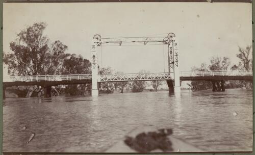 A bridge surrounded by rising flood waters, Brewarrina, New South Wales, ca. 1915, 1 [picture] / E.C. Kempe