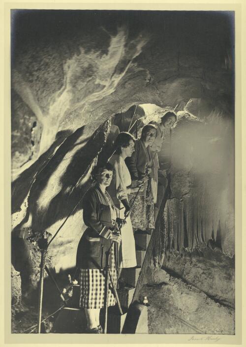 [Four women on steps, Jenolan Caves] [picture] / Frank Hurley