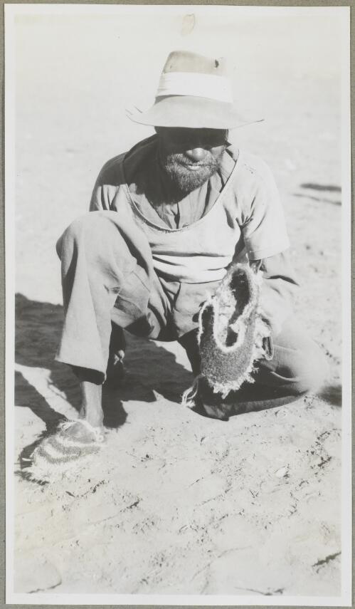Kaditcha shoes, Northern Territory, 1947 [picture] / Arthur Groom