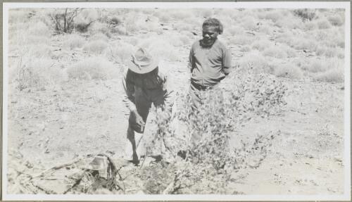 Two unidentified persons at Kings Creek, Northern Territory, 1947 [picture] / Arthur Groom