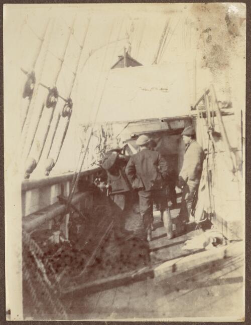 [Expedition members on the deck of Nimrod, 1907-1909] [picture]