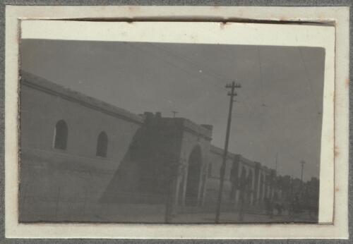 A wall to a compound in Cairo[?], Egypt, ca. 1917 [picture] / Walter Henry Shiers