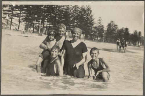 A family at Manly beach, New South Wales, 1923 / Noel Minchin