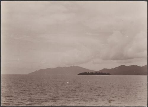 Naun-ha Island off the coast of Vanikolo, Santa Cruz Islands, 1906 / J.W. Beattie