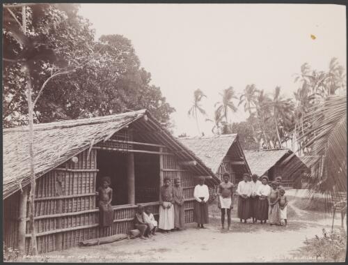 Villagers at the school house of Fagani, Solomon Islands, 1906 / J.W. Beattie