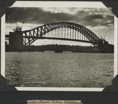 Album of photographs of the Sydney Harbour Bridge during construction [picture]