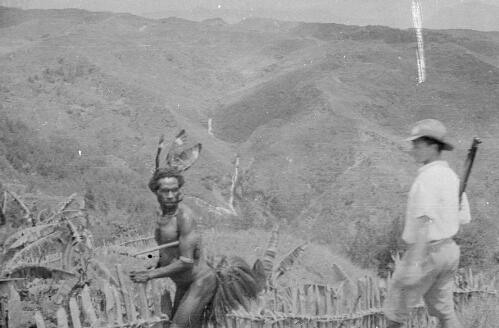 Man approaching Papuan, first contact, Papua New Guinea, April 1930 [picture] / Michael Leahy