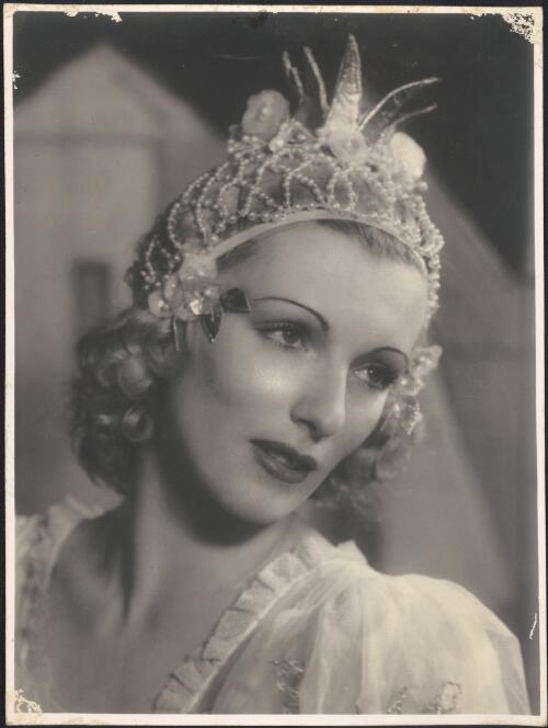 Tatiana Riabouchinska in costume for Cendrillon, c. 1939 [picture]/ Gordon Anthony