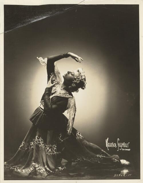 Portrait of Anna Volkova as the principal angel in Francesca da Rimini, Ballets Russes [picture] / Maurice Seymour, Chicago