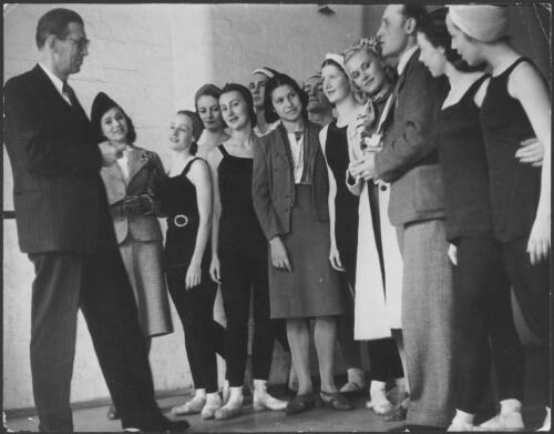 Colonel Wassily de Basil (far left) and members of the Original Ballet Russe meeting Edouard Borovansky and his students and dancers, 1940 [picture] / S. Alston Pearl, Melbourne