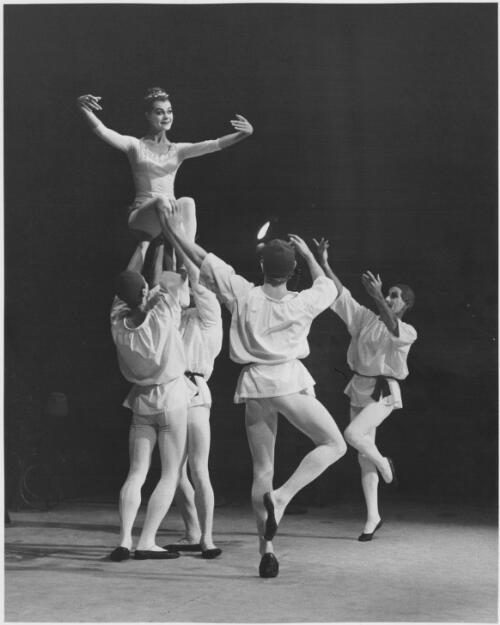 Beverly Dean with dancers of The Australian Ballet in One in five, 1962 [1] [picture] / Eric Smith
