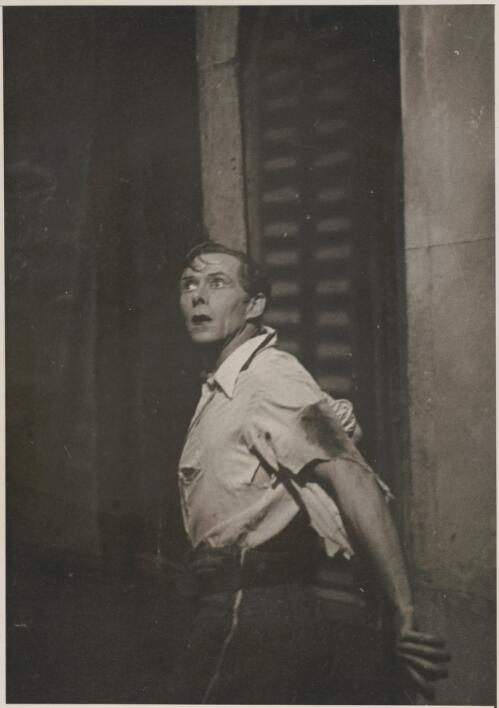 Portrait of Walter Gore,  Ballet Rambert Australian tour, 1947-1949 [picture] / Jean Stewart, Toorak