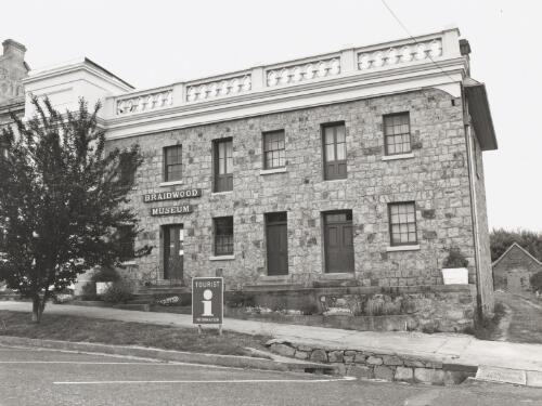 Braidwood NSW, 1994 : Braidwood Museum, Wallace Street [picture] / Brendan Bell